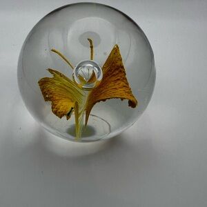 Vintage K’s Collection paper weight yellow flower with little ant bubble